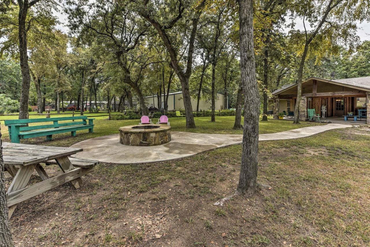 Kingston House With Fire Pit, Short Walk To Lake! Zewnętrze zdjęcie